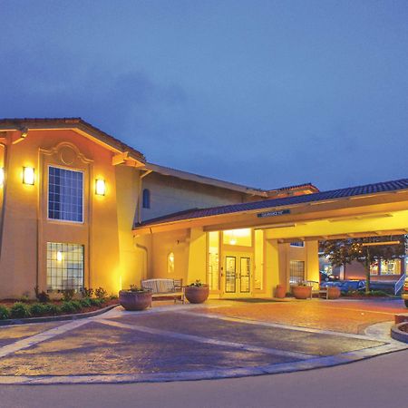 La Quinta Inn By Wyndham Moline Airport Exterior photo